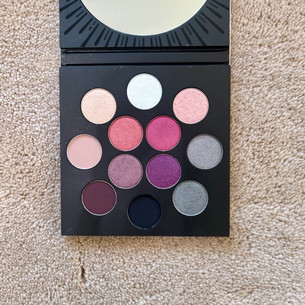 NWT MAC “Rocket to Fame” Eyeshadow Palette x 12 Pans
